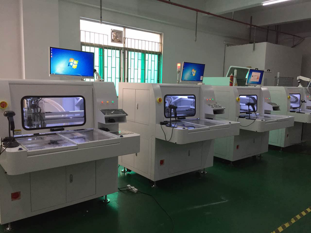 What are the advantages of the automatic PCB depaneling router machine?